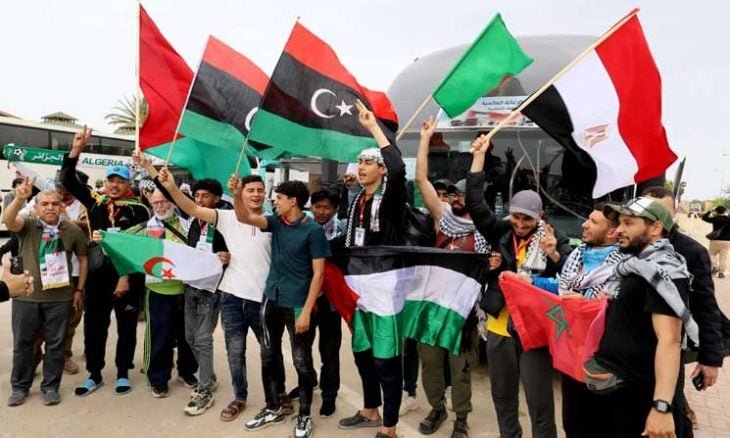 قافلة “الصمود” تستأنف طريقها نحو غزة بعد توقف قرب زليتن
